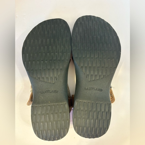 Eastland brown leather strappy sandals size 7 M - Picture 10 of 11